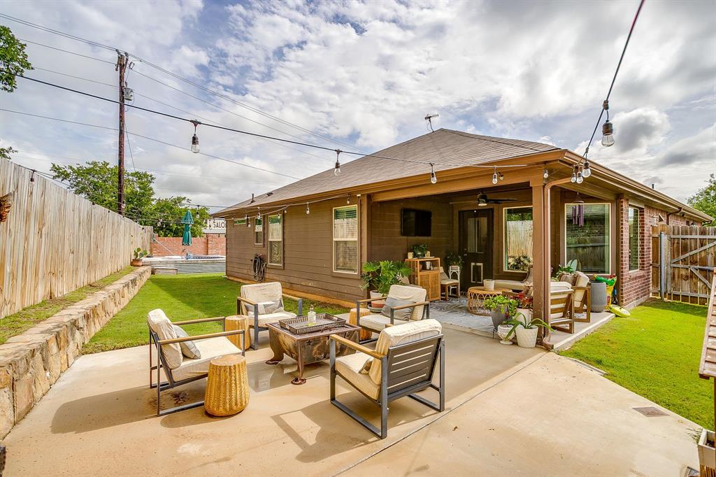 100 Tall Meadow Street Azle, TX 76020 - Photo 4 of 39