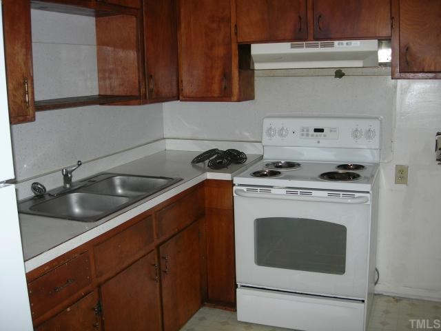824 Hadley Road Raleigh, NC 27610 - Photo 3 of 8