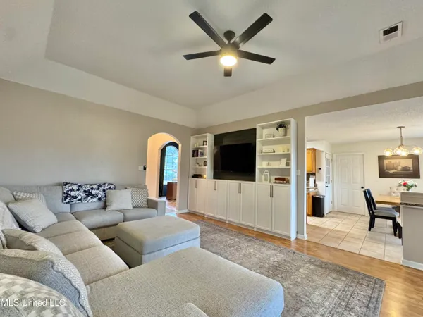 $379,900 | 5608 Marlin Place, Olive Branch, MS 38654