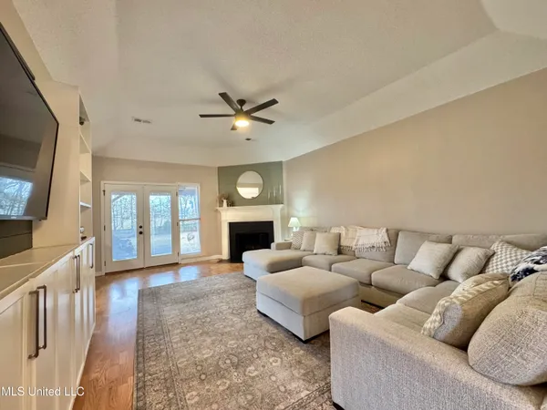 $379,900 | 5608 Marlin Place, Olive Branch, MS 38654