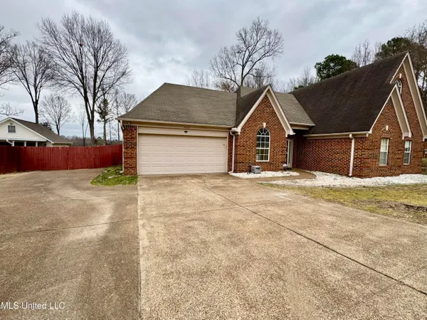 $379,900 | 5608 Marlin Place, Olive Branch, MS 38654