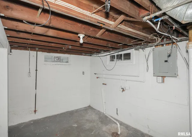 $85,000 | 955 24th Avenue, Rock Island, IL 61201