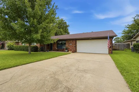 $380,000 | 5421 Susan Lee Lane, North Richland Hills, TX 76180
