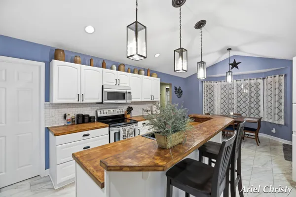 $1,500,000 | 3700 8th Avenue, Hudsonville, MI 49426