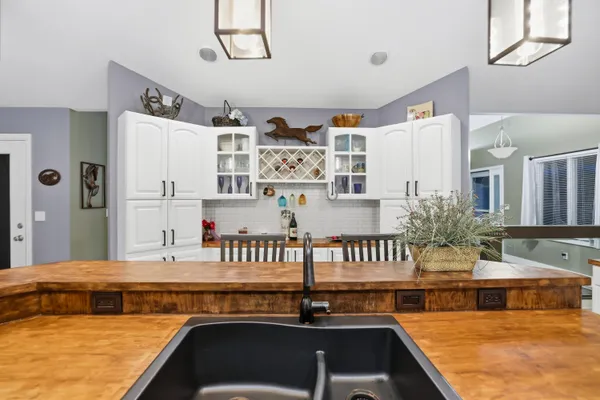 $1,500,000 | 3700 8th Avenue, Hudsonville, MI 49426