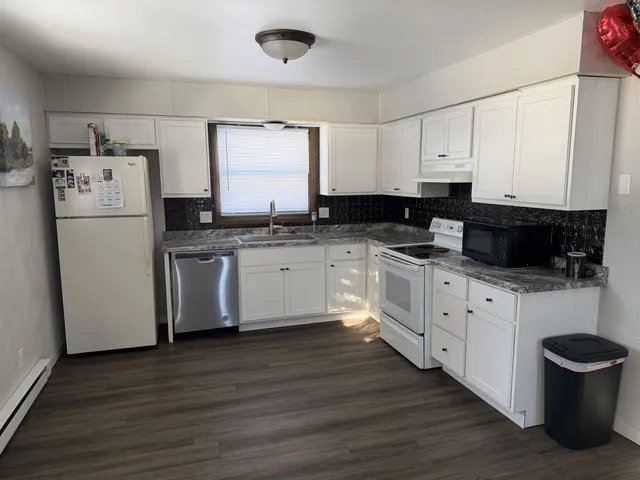 $324,900 | 300 Cherry Lane, Little Chute, WI 54140