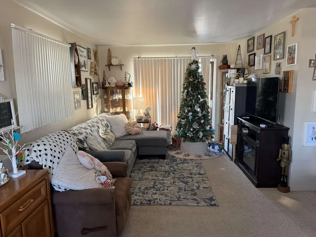 $324,900 | 300 Cherry Lane, Little Chute, WI 54140