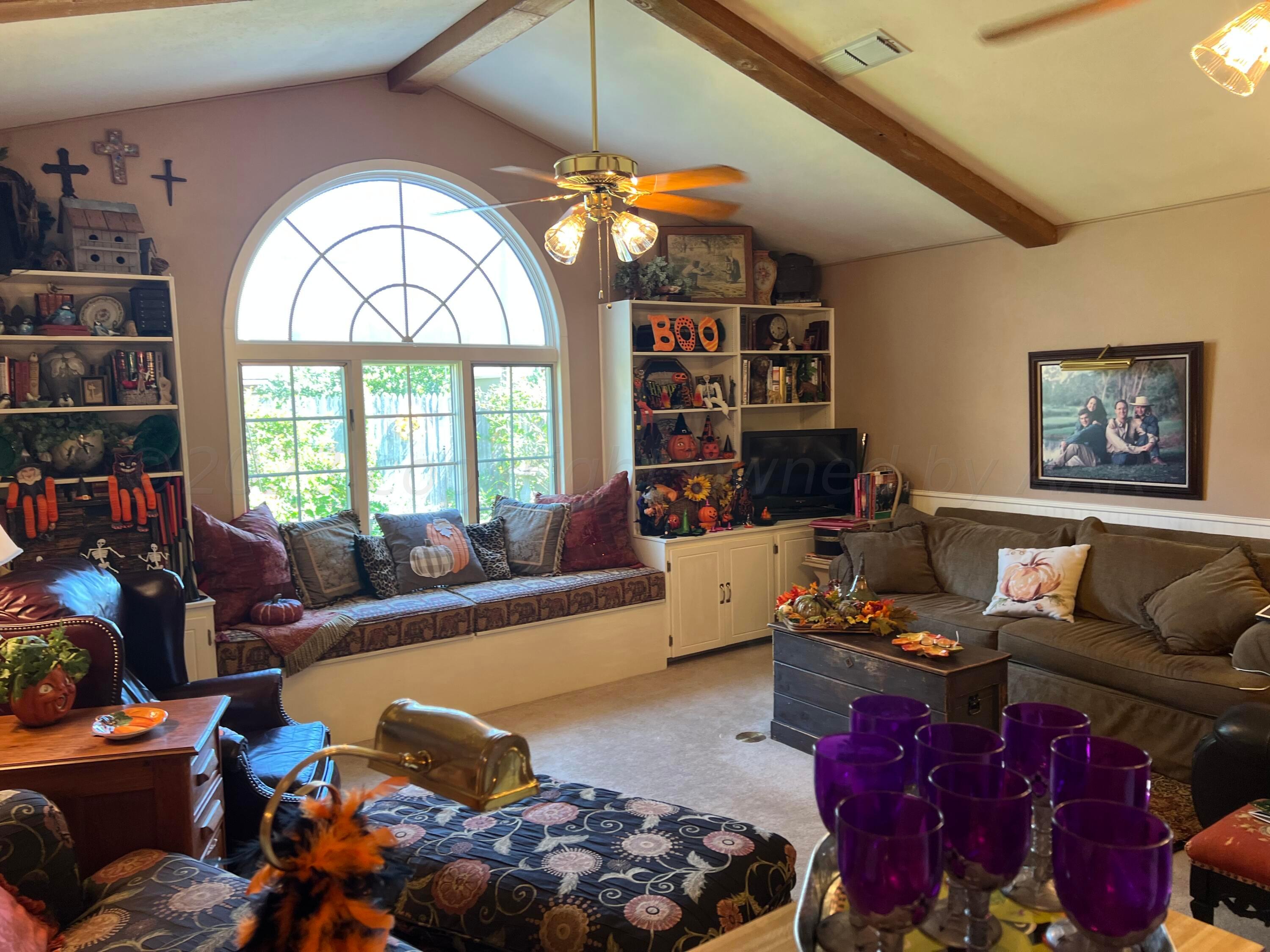 1505 Pellinore Street Borger, TX 79007 - Photo 16 of 73 a living room with furniture and a large window