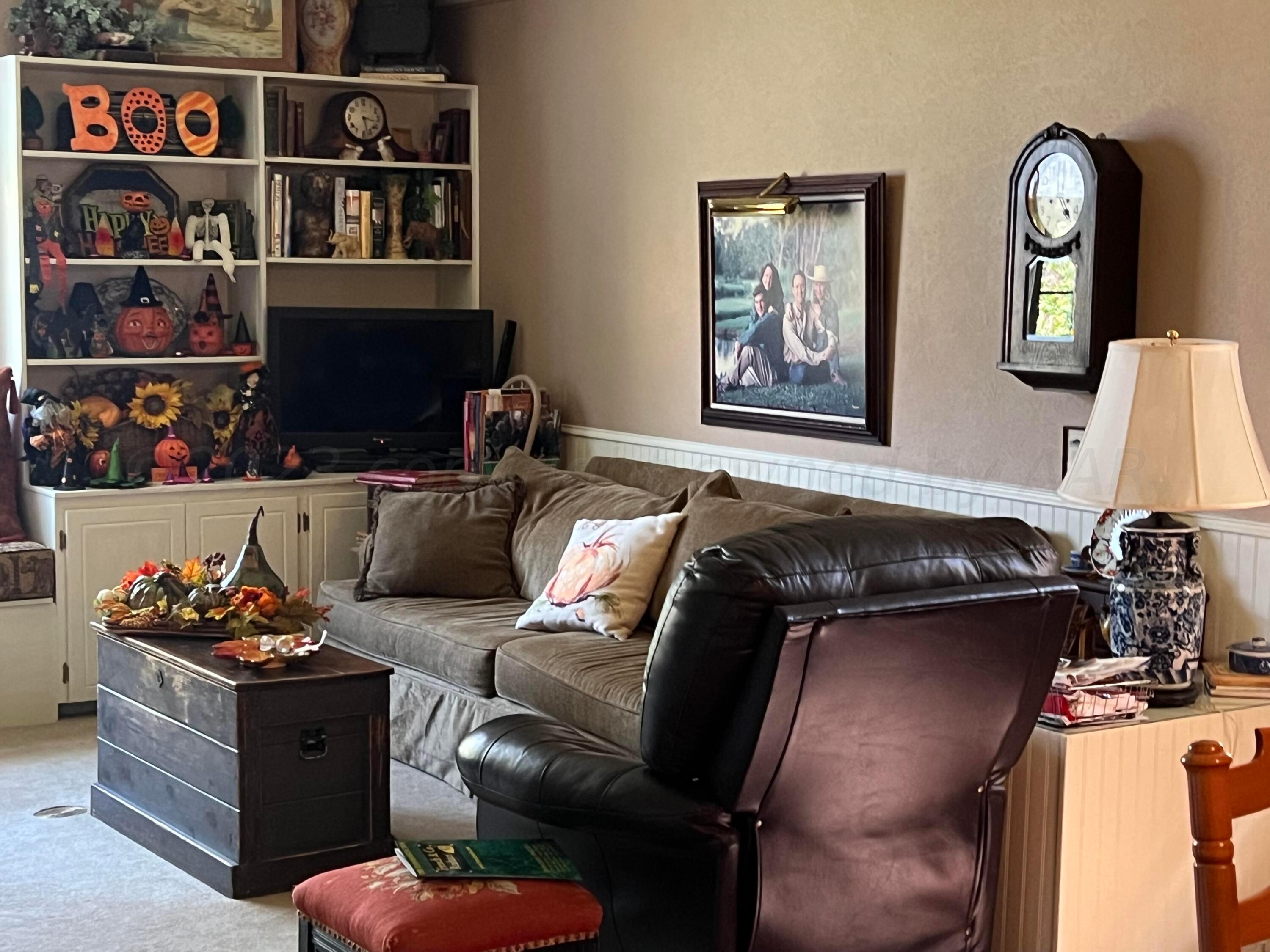 1505 Pellinore Street Borger, TX 79007 - Photo 17 of 73 a living room with furniture