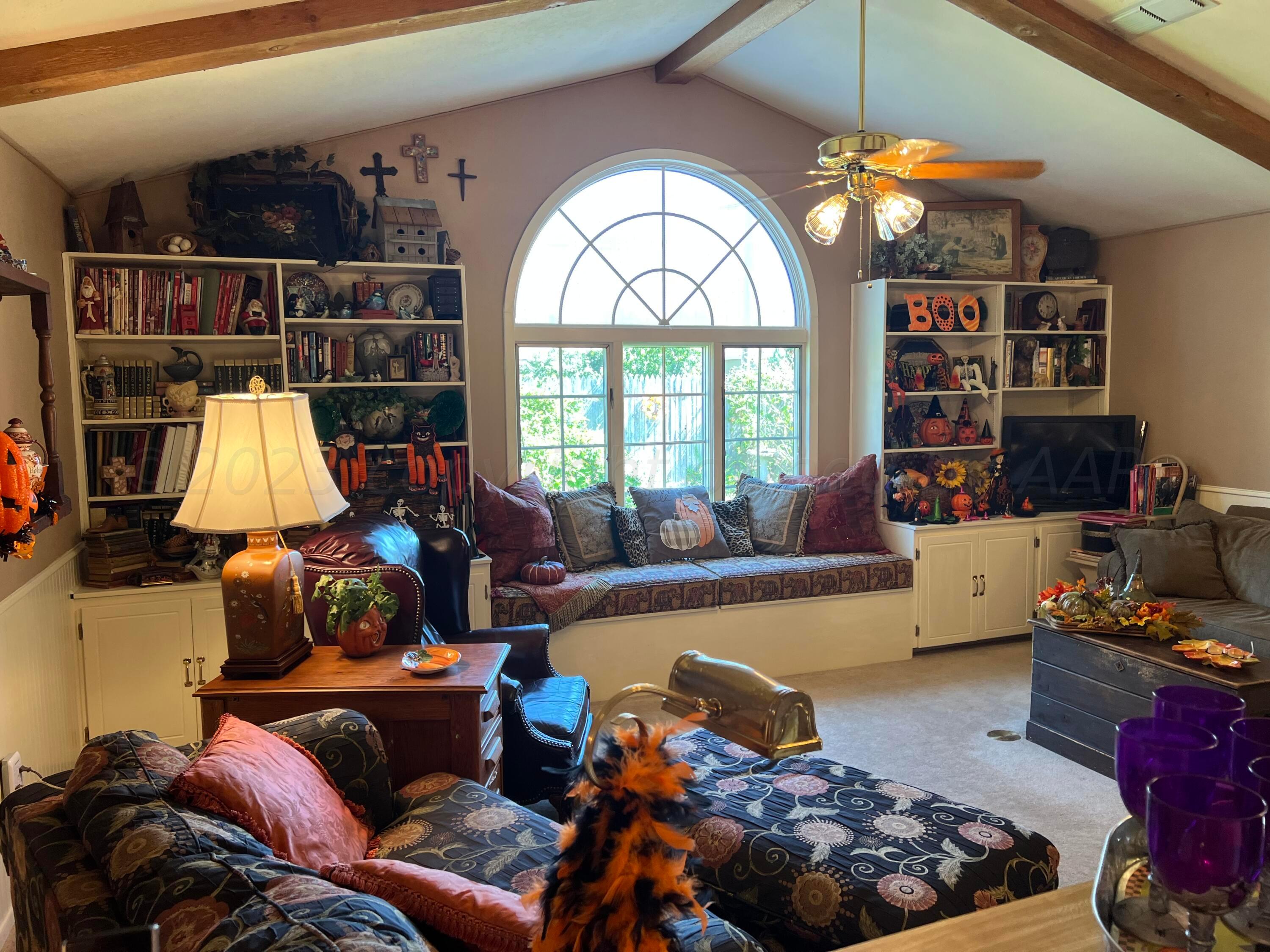 1505 Pellinore Street Borger, TX 79007 - Photo 18 of 73 a living room with furniture and a large window