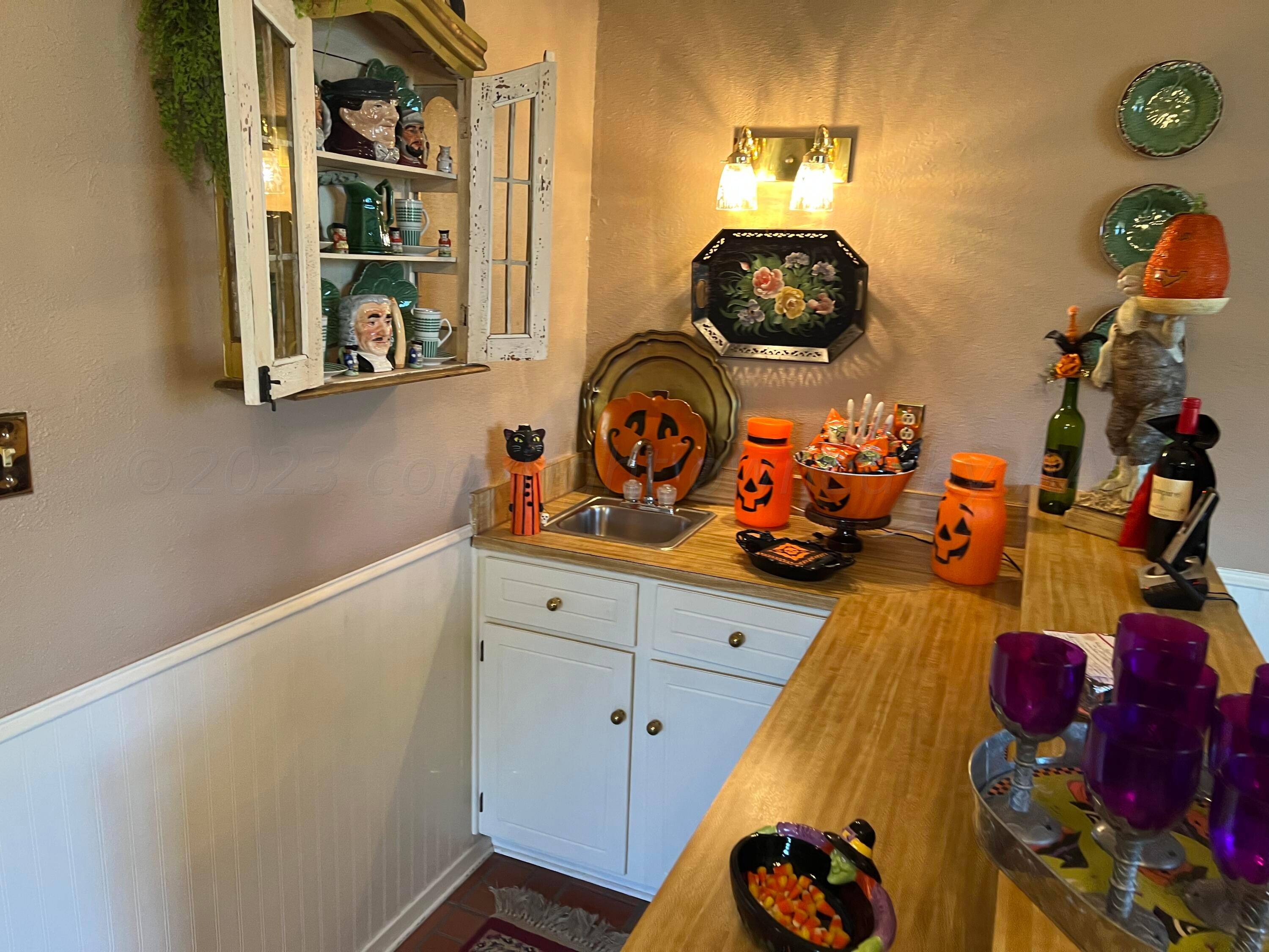 1505 Pellinore Street Borger, TX 79007 - Photo 19 of 73 a close view of shoes and cabinets