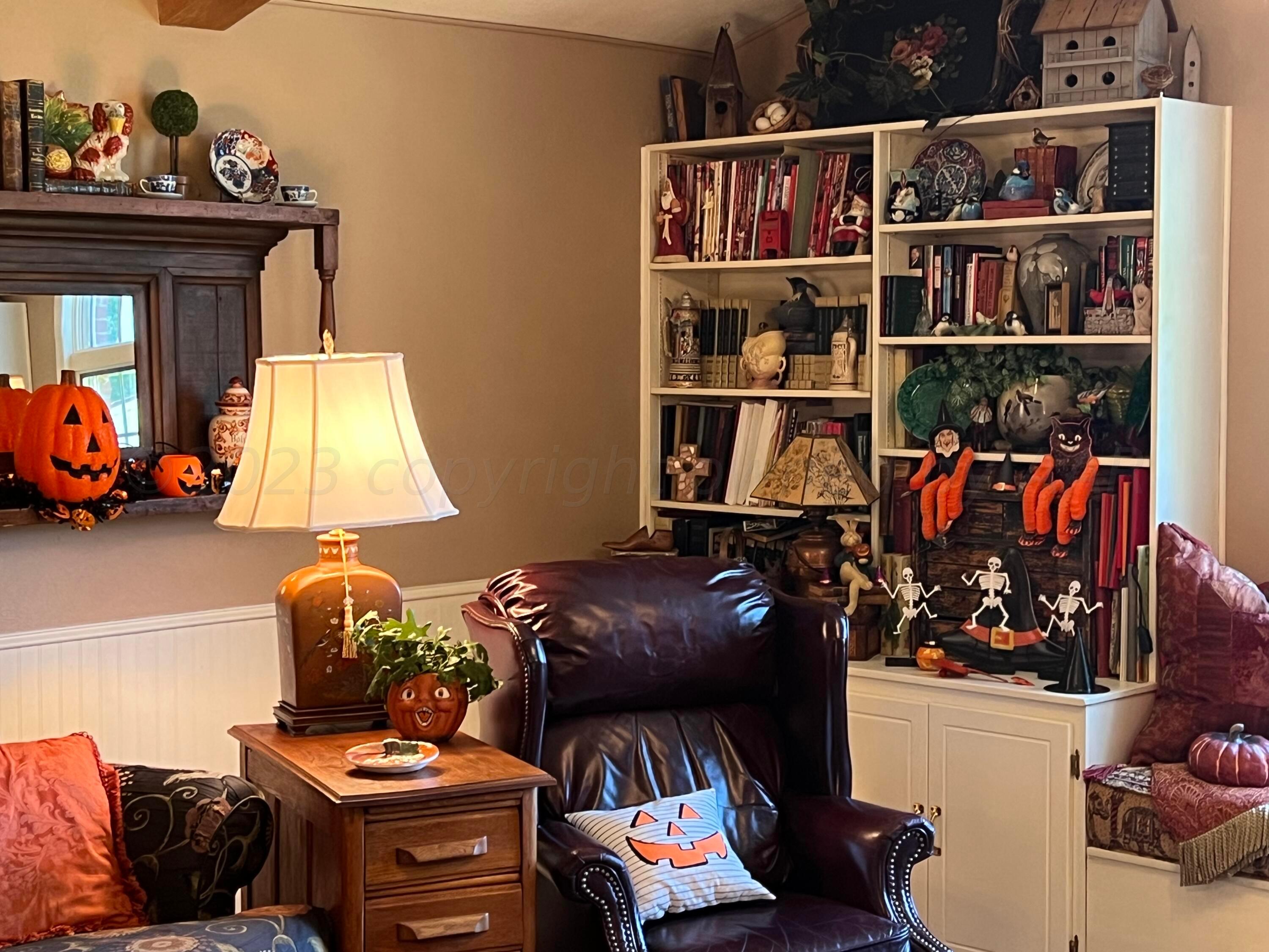1505 Pellinore Street Borger, TX 79007 - Photo 21 of 73 a room with a book shelf and a couch