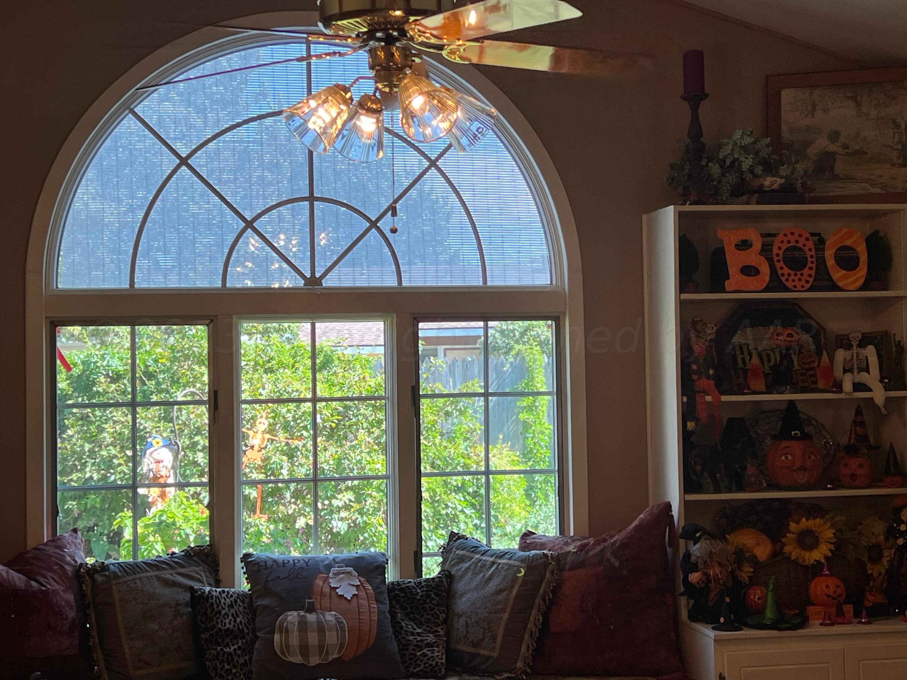 1505 Pellinore Street Borger, TX 79007 - Photo 25 of 73 a living room with furniture and a window