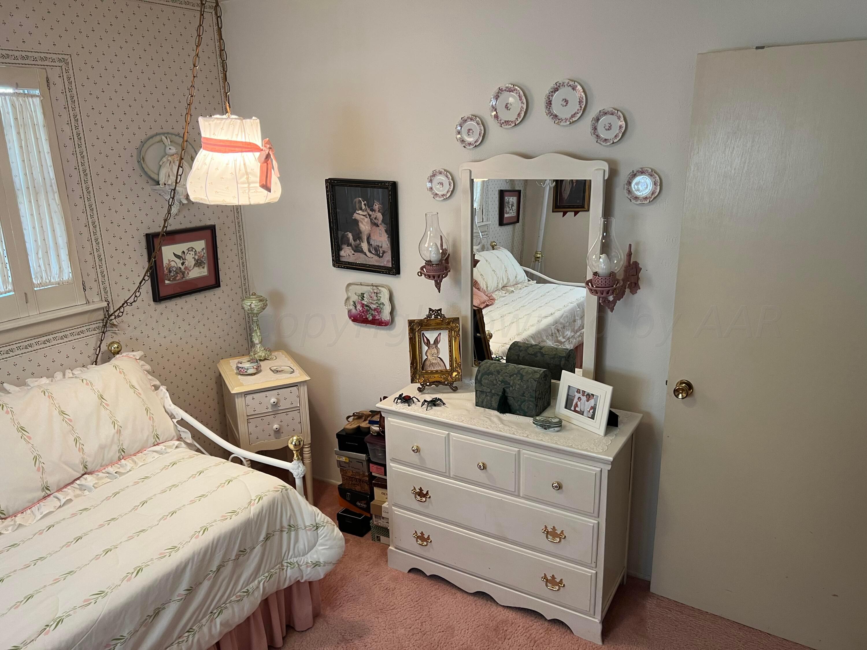 1505 Pellinore Street Borger, TX 79007 - Photo 33 of 73 a bedroom with a bed and a mirror on the dresser