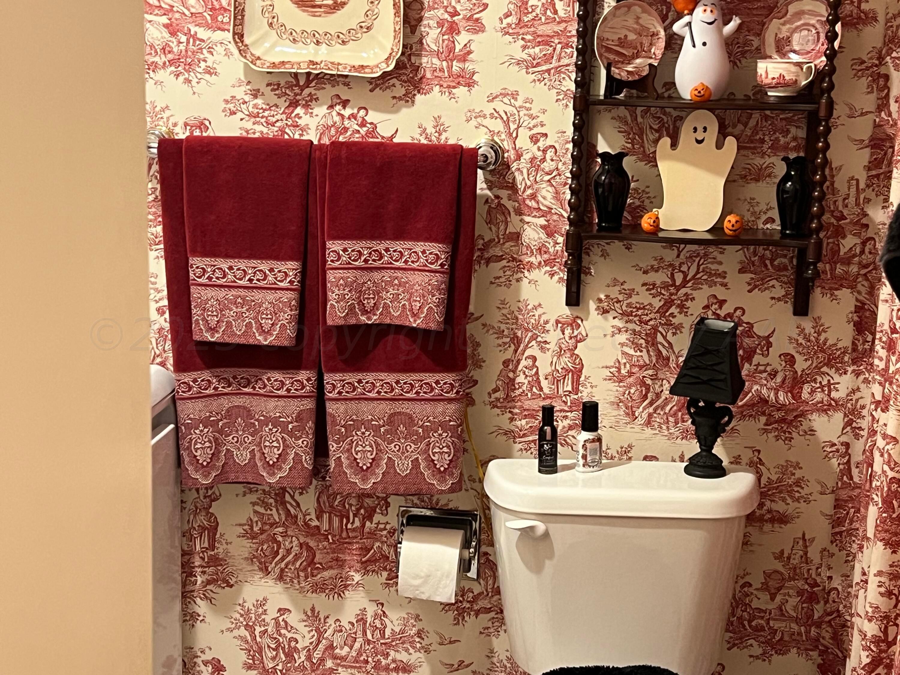 1505 Pellinore Street Borger, TX 79007 - Photo 37 of 73 a bathroom with a toilet and a sink