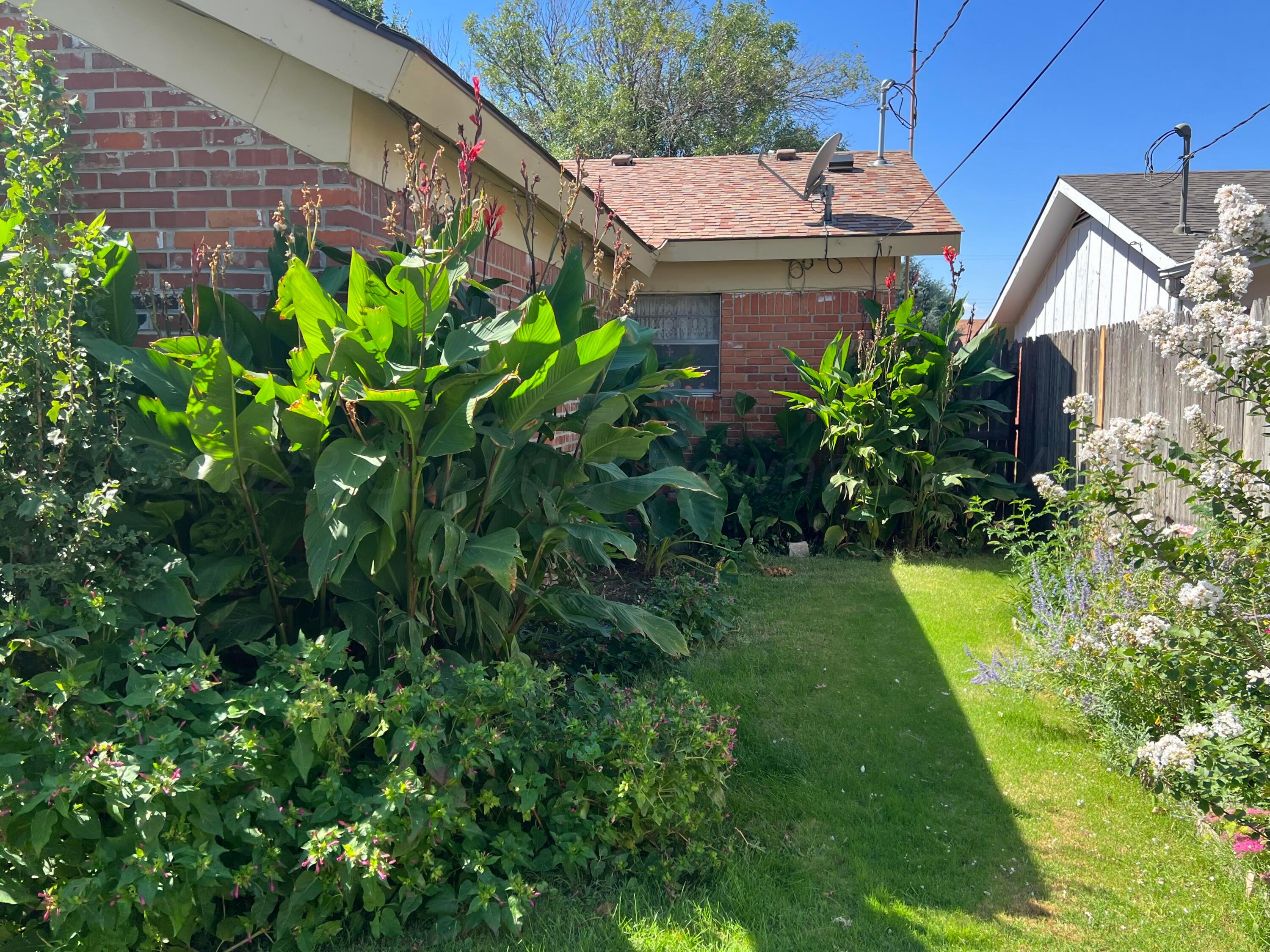 1505 Pellinore Street Borger, TX 79007 - Photo 58 of 73 a view of a yard in front of house