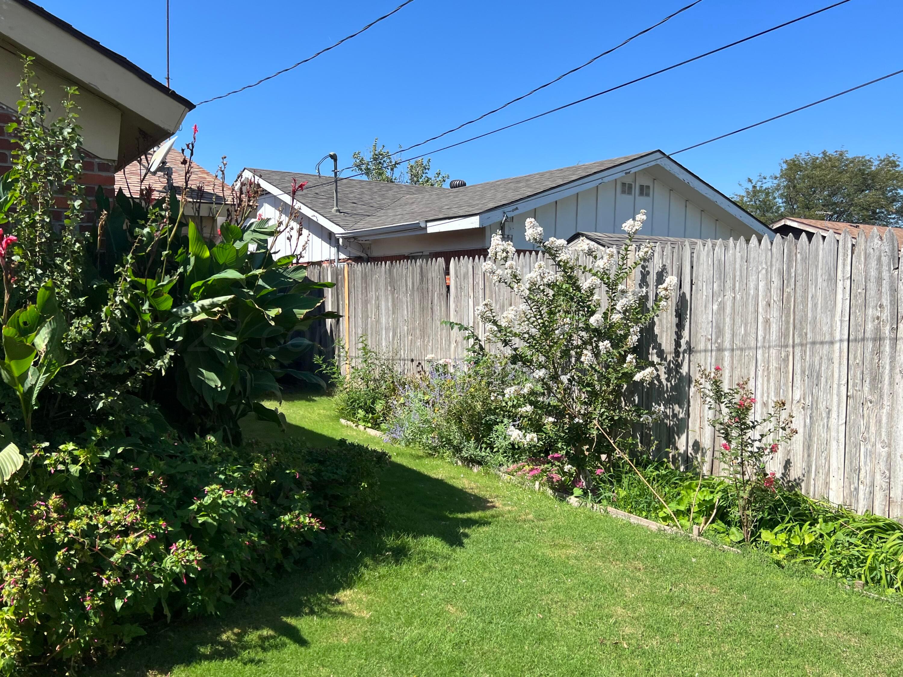 1505 Pellinore Street Borger, TX 79007 - Photo 61 of 73 a front view of a house with garden
