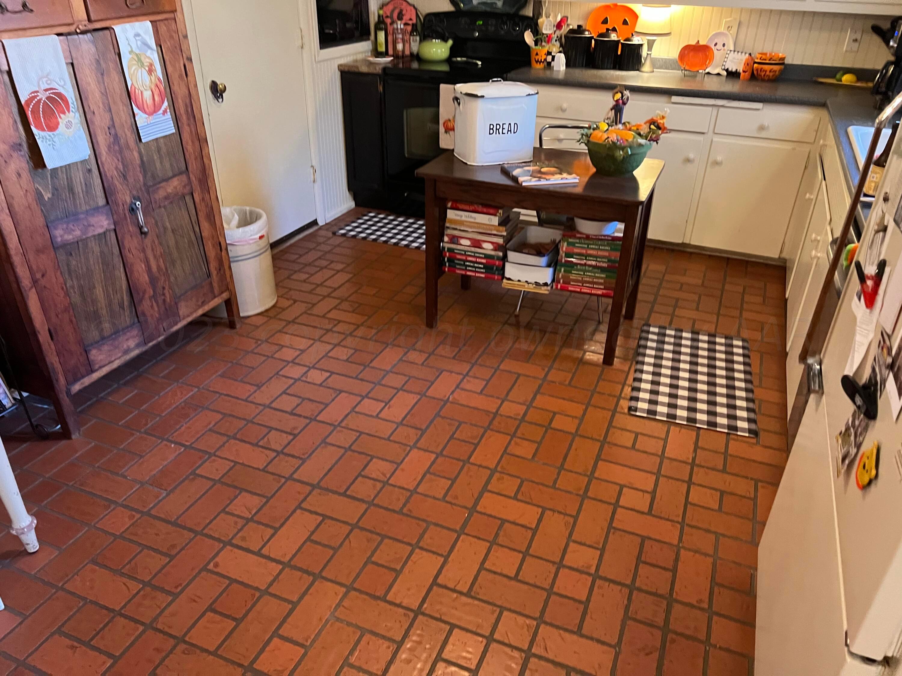 1505 Pellinore Street Borger, TX 79007 - Photo 7 of 73 a view of a outdoor space with lounge chair