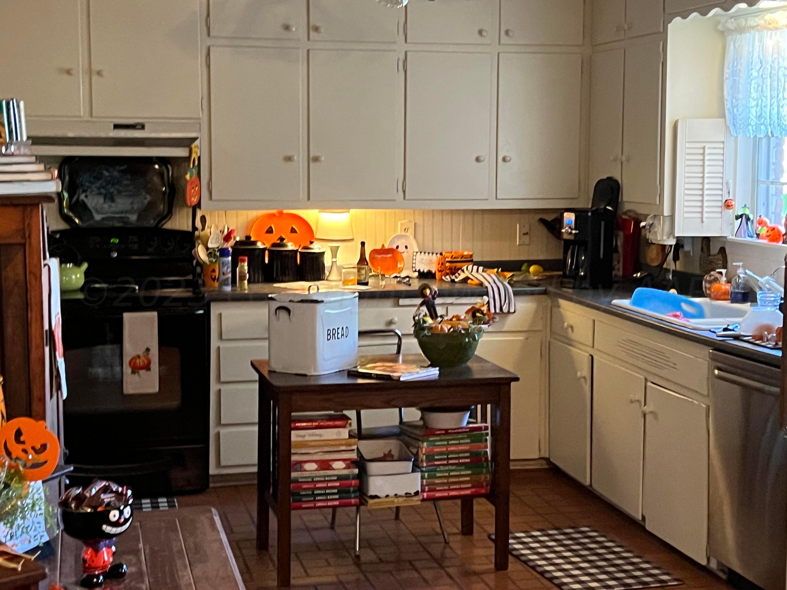 1505 Pellinore Street Borger, TX 79007 - Photo 8 of 73 a kitchen with stainless steel appliances a sink cabinets and wooden floor