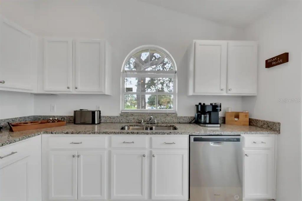 2665 Oneida Loop Kissimmee, FL 34747 - Photo 12 of 32 Gallery Image 12