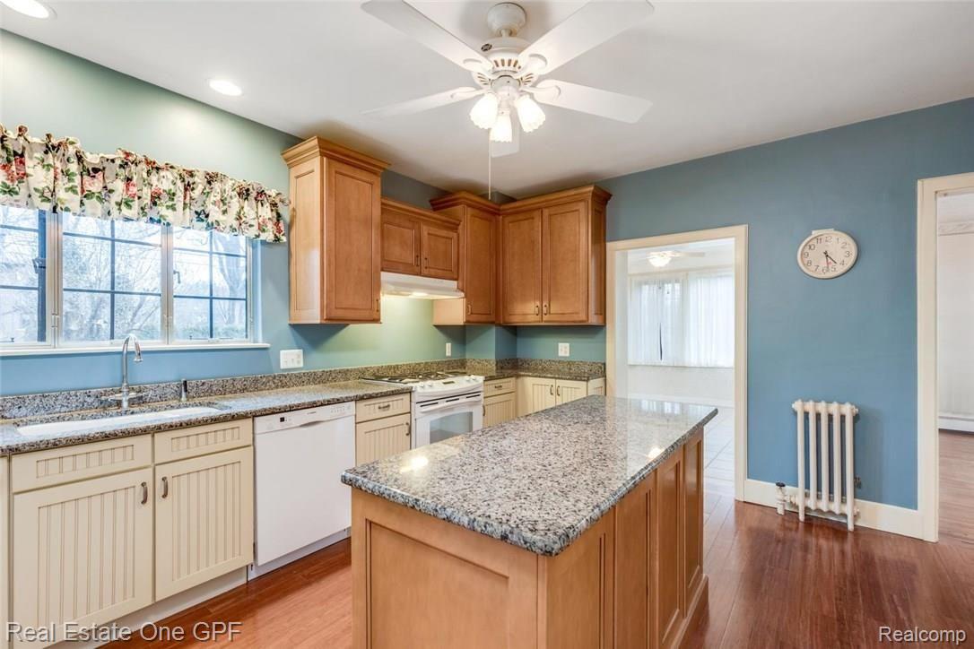 904 Barrington Road Grosse Pointe, MI 48230 - Photo 13 of 34 904 Barrington Rd Grosse-large-012-15-904 Barrington Road00012-1500x1000-72dpi.jpg