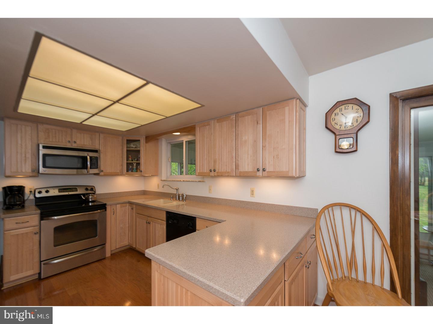 927 Fairmont Road Riegelsville, PA 18077 - Photo 9 of 17 Kitchen