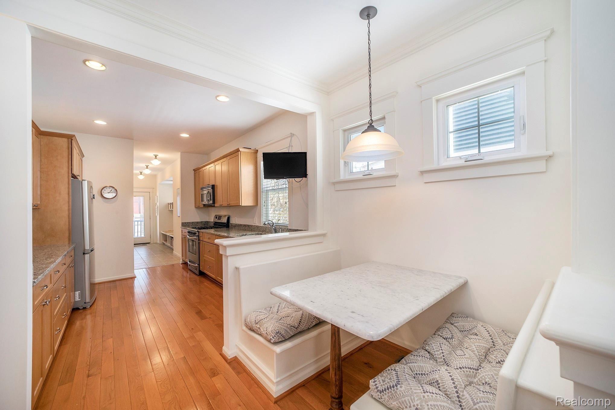 937 Ruffner Avenue Birmingham, MI 48009 - Photo 6 of 39 Breakfast nook boasts a marble top & built-in banquette seating.