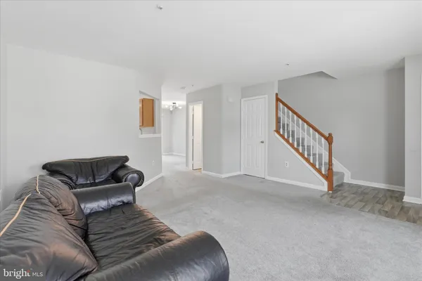 a view of livingroom with furniture