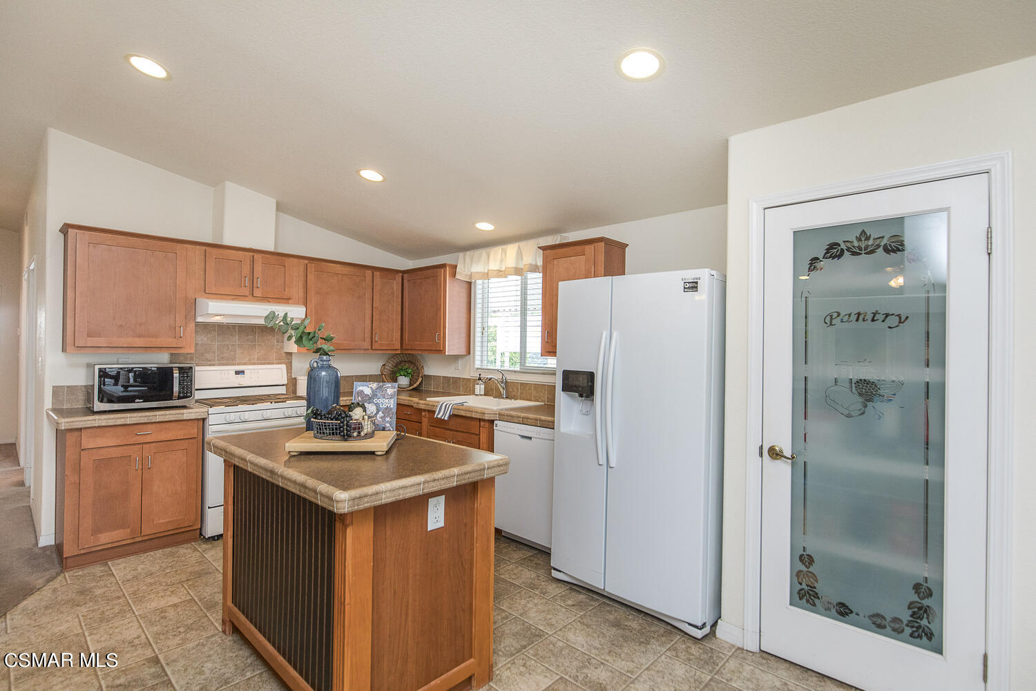 195 Tierra Rejada Road, Unit 163 Simi Valley, CA 93065 - Photo 8 of 23 Tierra Rejada 163 8-008-009-1500x1000
