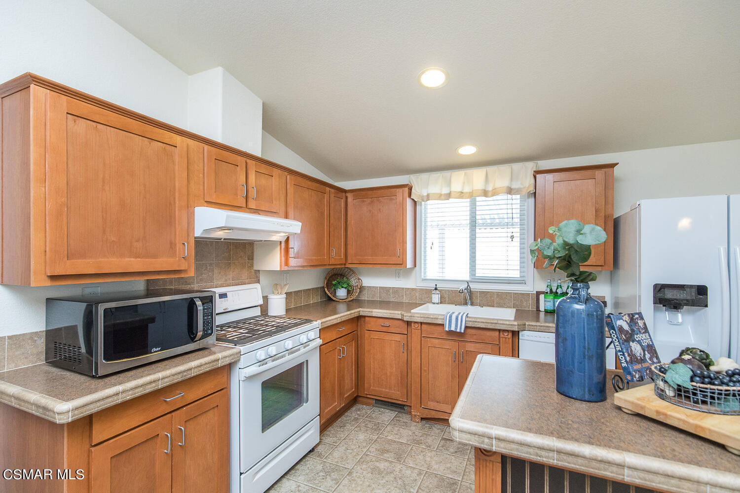 195 Tierra Rejada Road, Unit 163 Simi Valley, CA 93065 - Photo 9 of 23 Tierra Rejada 163 9-009-007-1500x1000
