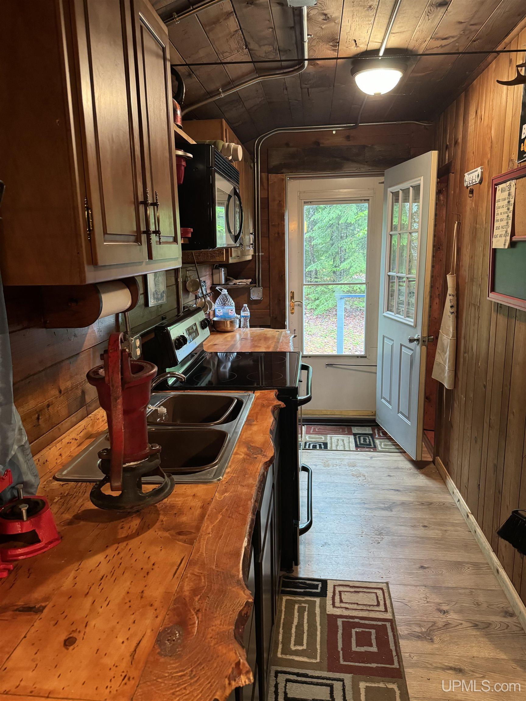 11281 Co Road Wetmore, MI 49895 - Photo 7 of 51