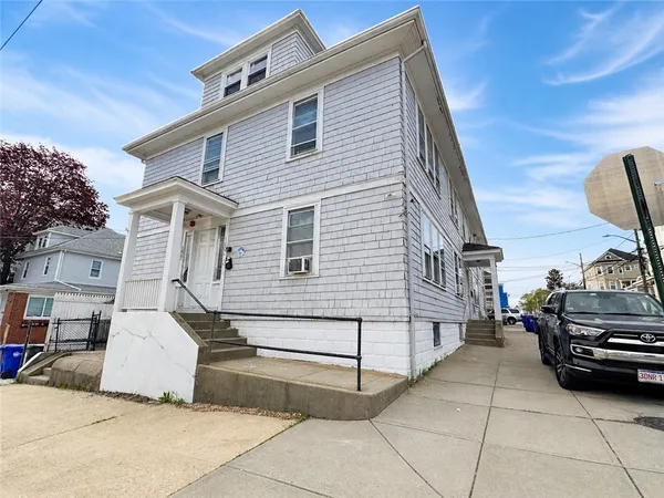 $1,800 | 1003 Atwells Avenue, Unit 2, Providence, RI 02909