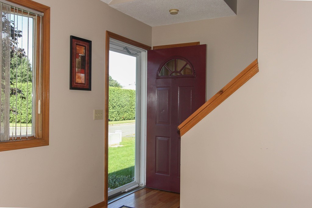 31 Winterset Drive Springfield, MA 01129 - Photo 3 of 30 Gallery Image 3