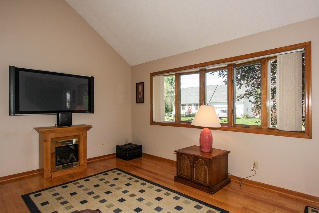 31 Winterset Drive Springfield, MA 01129 - Photo 4 of 30 Gallery Image 4