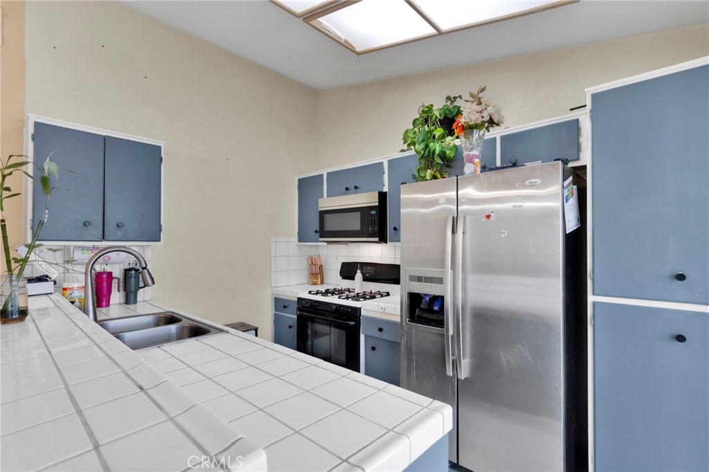 14661 Allison Street Adelanto, CA 92301 - Photo 7 of 34 Gallery Image 7