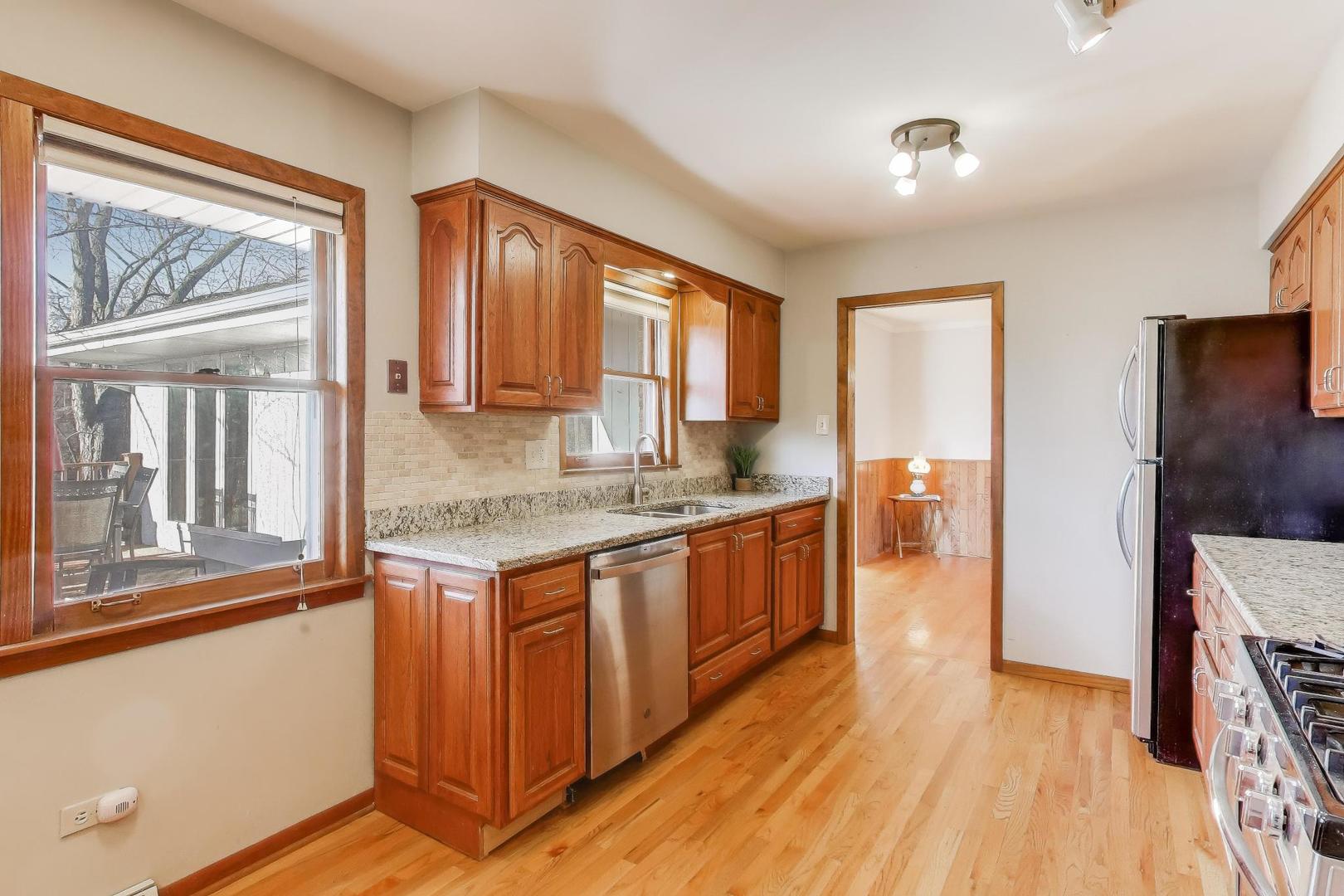 316 Linden Road Northbrook, IL 60062 - Photo 10 of 40