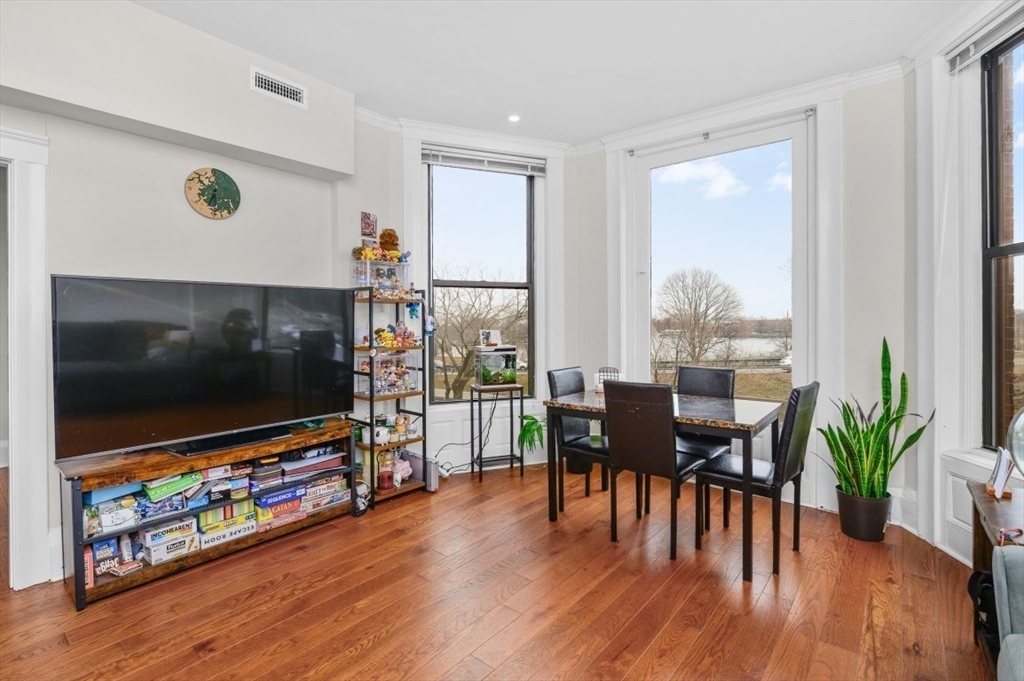 25 Bay State Road, Unit 2 Boston, MA 02215 - Photo 3 of 19 Gallery Image 3