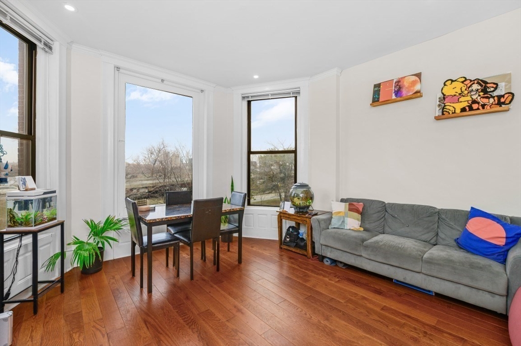 25 Bay State Road, Unit 2 Boston, MA 02215 - Photo 4 of 19 Gallery Image 4