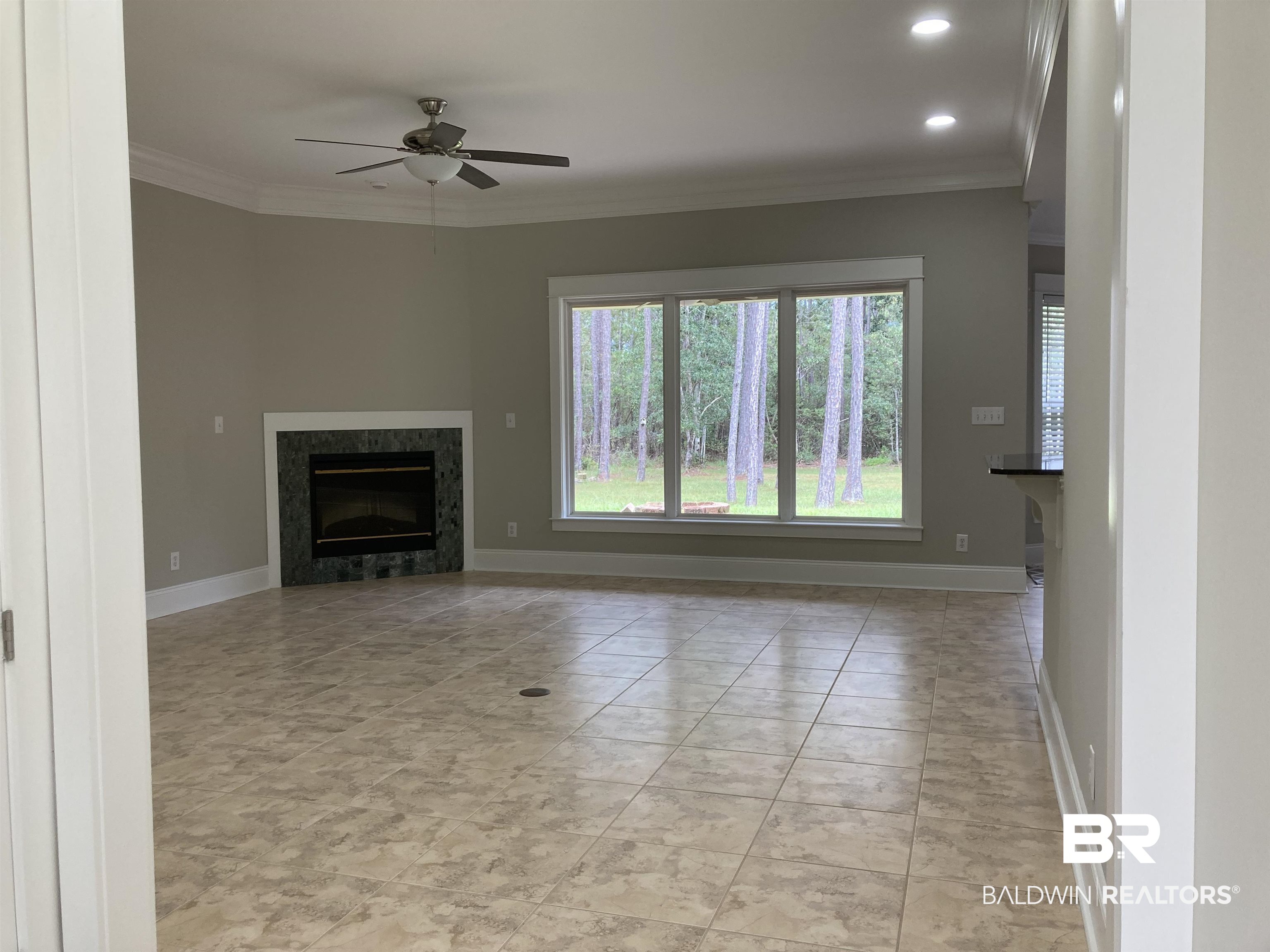 8954 Bay Point Drive Elberta, AL 36530 - Photo 3 of 13 Great Room