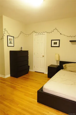 a bed room with a bed