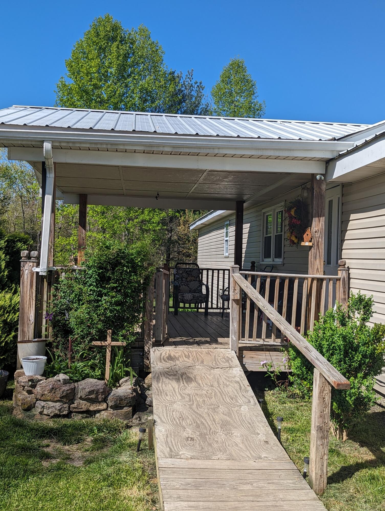 1122 South Begley Road Annville, KY 40402 - Photo 20 of 26 PXL_20240422_202638911.PORTRAIT.ORIGINAL