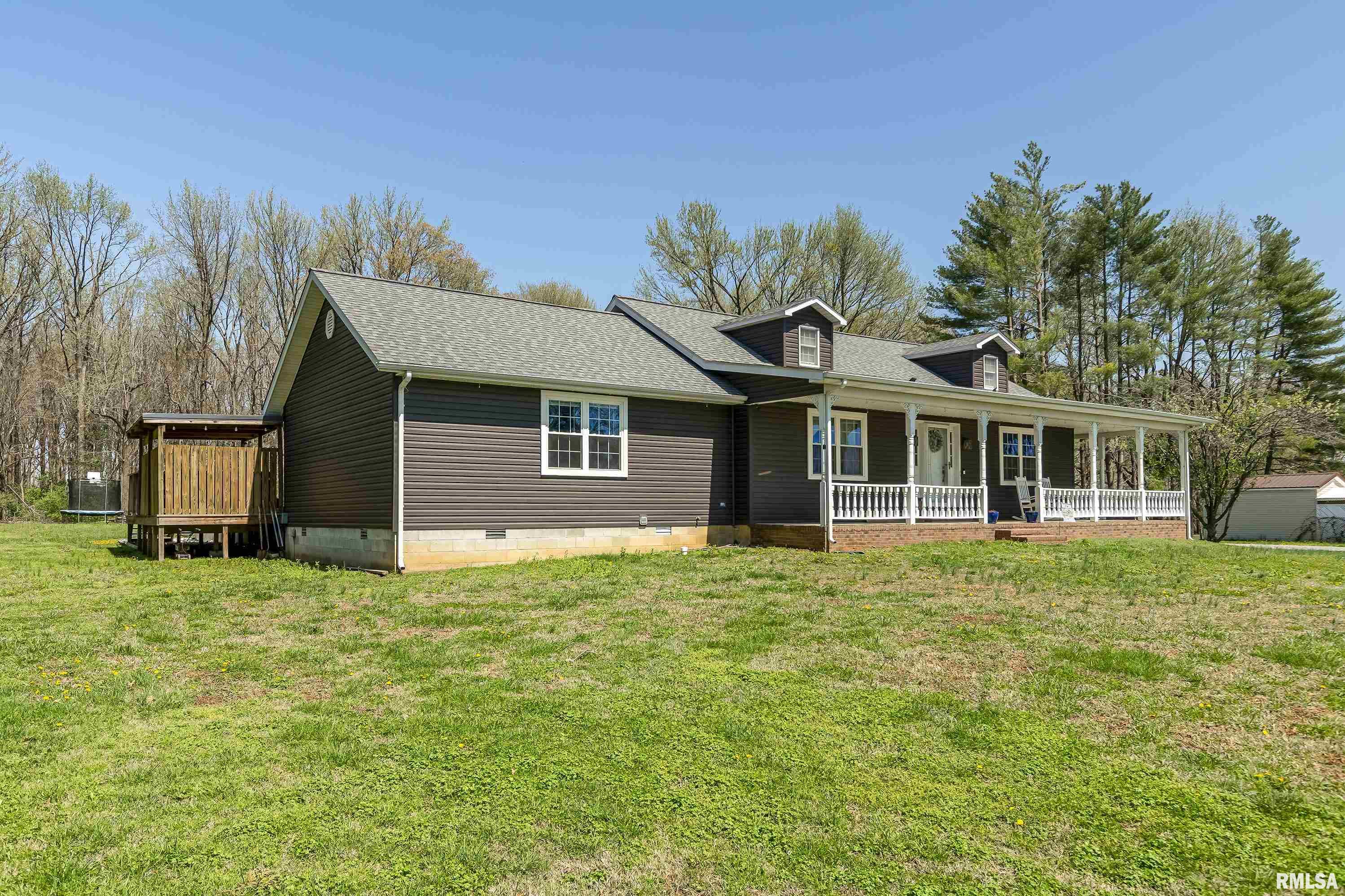 135 Doc Road Eldorado, IL 62930 - Photo 3 of 53