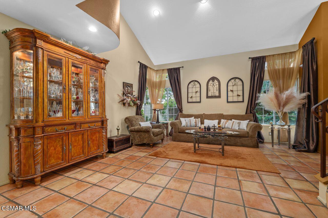 625 Galloping Hill Road Simi Valley, CA 93065 - Photo 9 of 53 19_12128007_189520_189520-EI-118