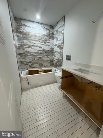 a view of livingroom with furniture