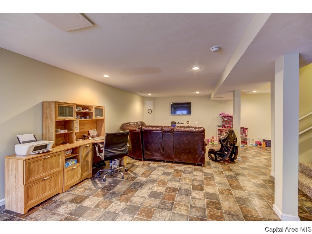 5575 Cardinal Hill Road Rochester, IL 62563 - Photo 32 of 36