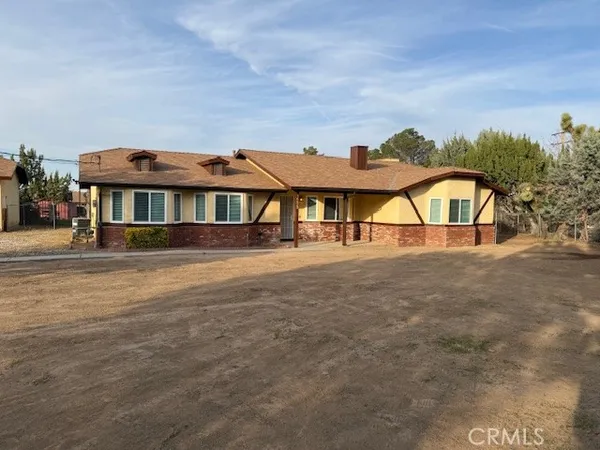 $2,700 | 16520 Adelia Street, Hesperia, CA 92345