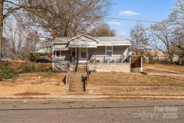 $155,000 | 230 5th Avenue Southwest, Hickory, NC 28602