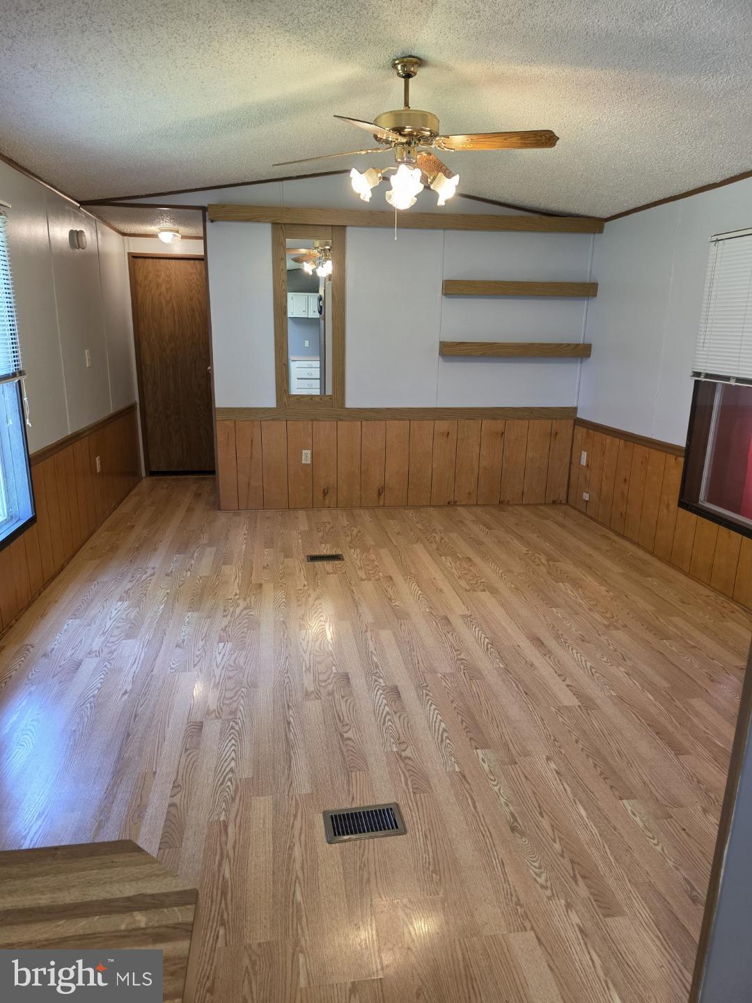 2900 Central Road Cambridge, MD 21613 - Photo 4 of 15 Living room