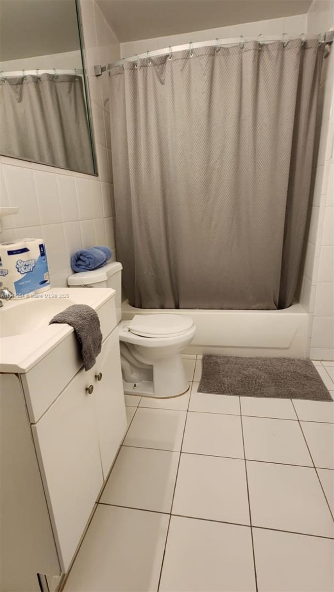 6345 Collins Avenue, Unit PH21 Miami Beach, FL 33141 - Photo 5 of 8 a bathroom with a sink and a toilet