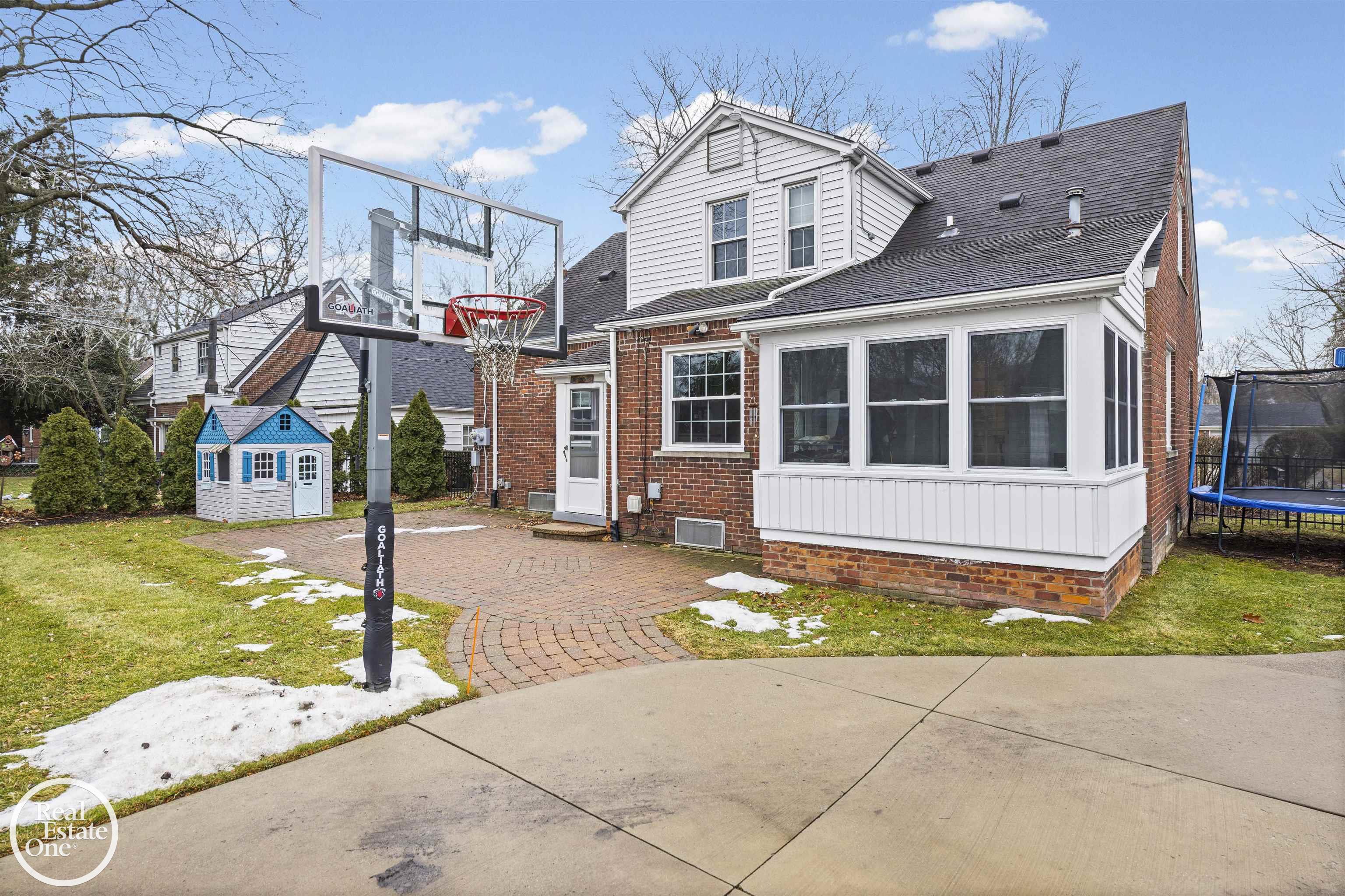644 Hawthorne Road Grosse Pointe, MI 48236 - Photo 63 of 79 50197100-5932f031-ae95-433e-a731-7484506d7bc5.JPG